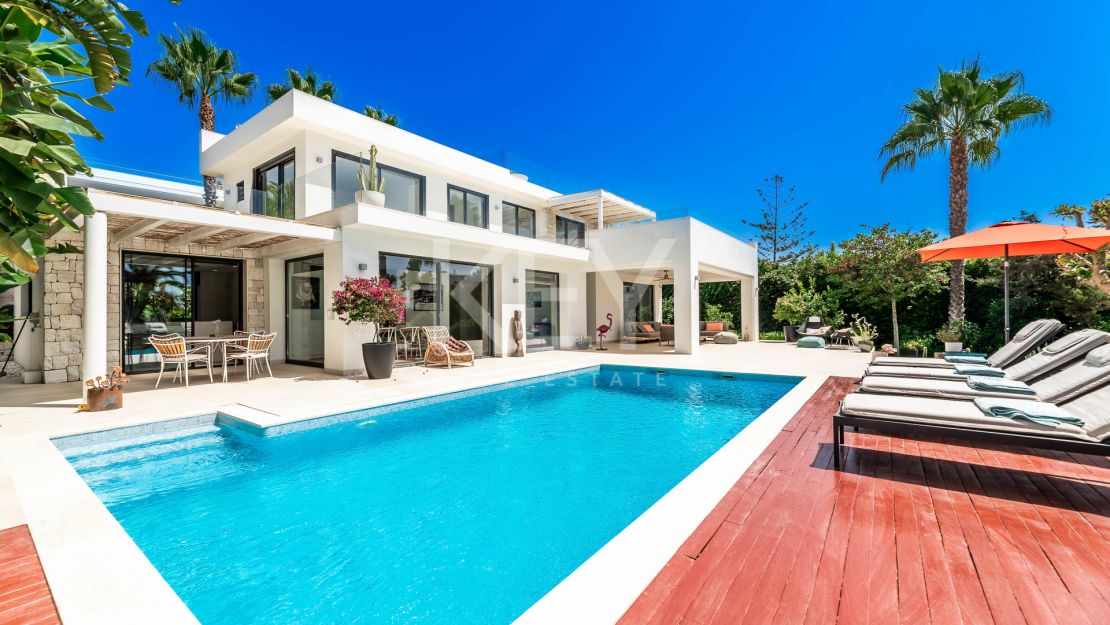 Villa moderna con impresionantes vistas al mar en una ubicación privilegiada junto a la playa en Marbesa, Marbella Este