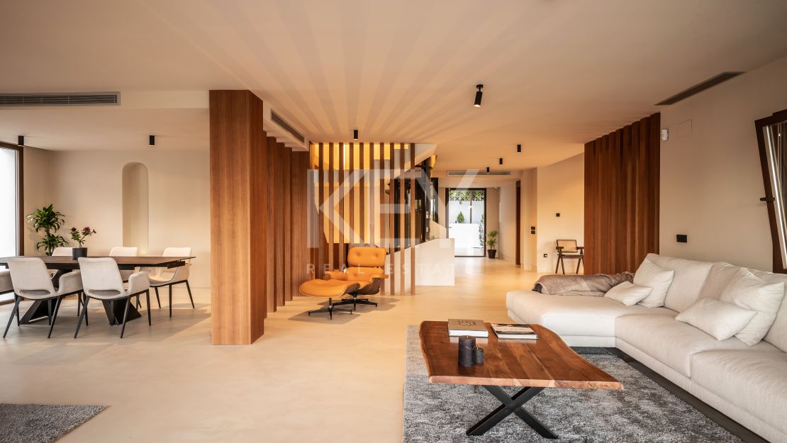 Изысканная недавно перестроенная вилла с частным спа и панорамным лифтом на Золотой Миле Марбельи