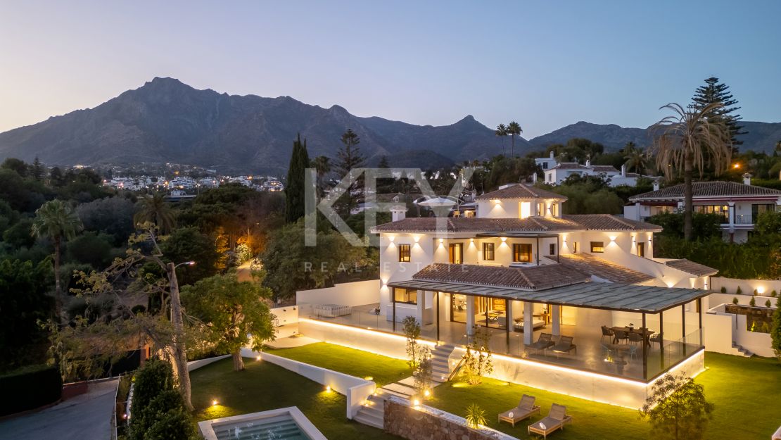 Изысканная недавно перестроенная вилла с частным спа и панорамным лифтом на Золотой Миле Марбельи