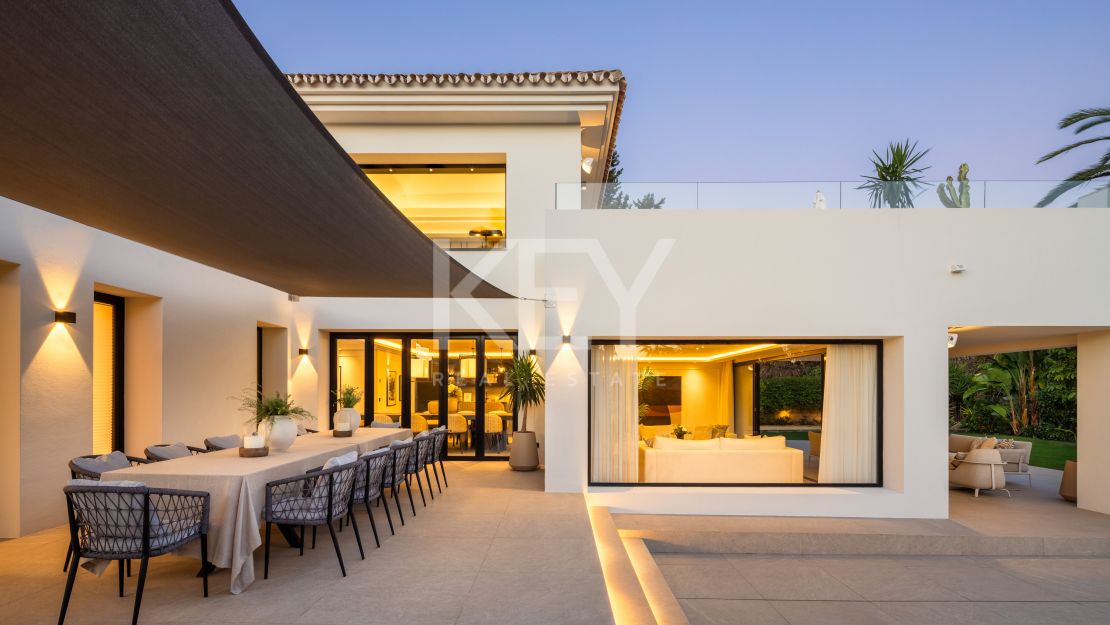 Villa moderna con vistas al mar en Nueva Andalucía