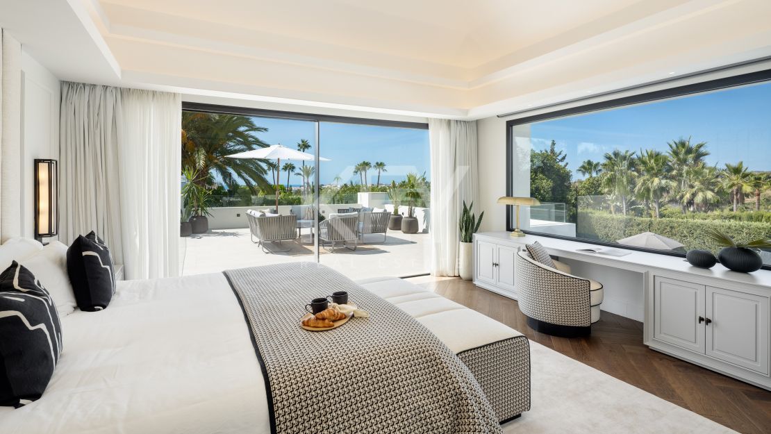 Villa moderna con vistas al mar en Nueva Andalucía