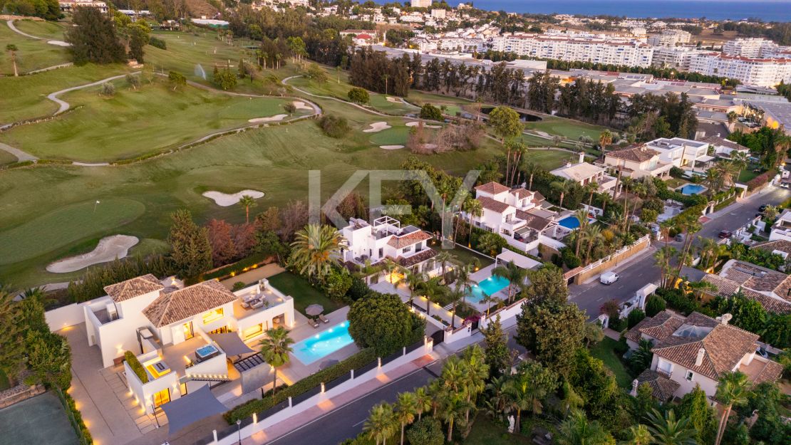 Villa moderna con vistas al mar en Nueva Andalucía