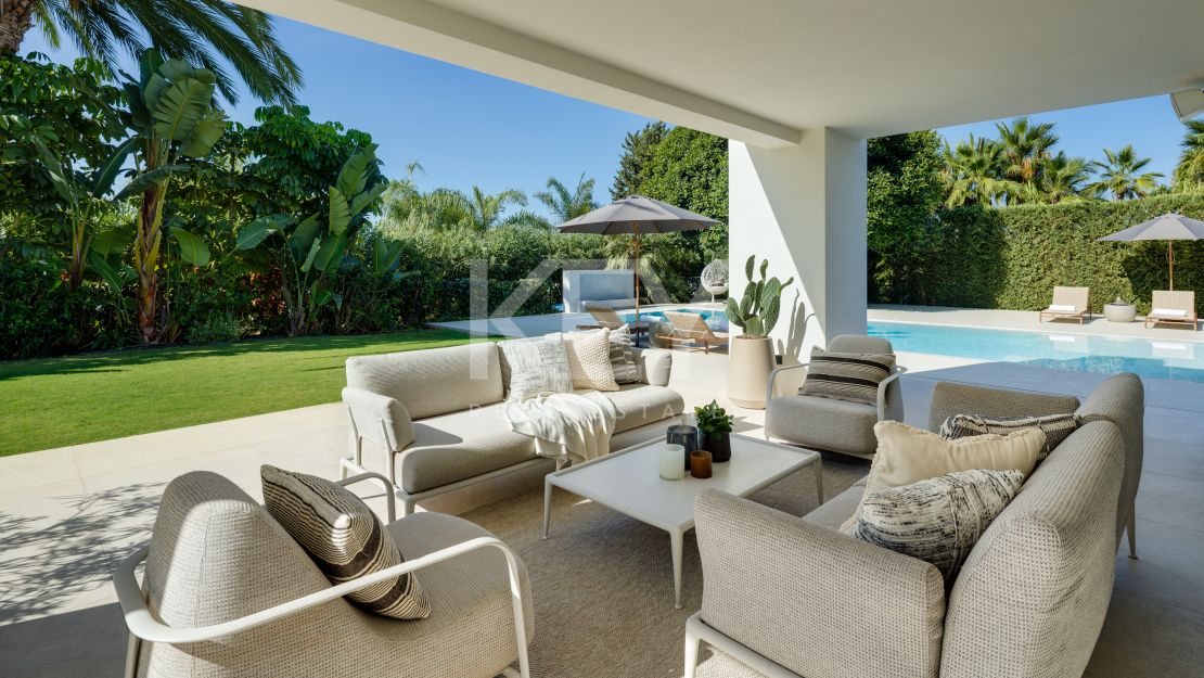 Villa moderna con vistas al mar en Nueva Andalucía