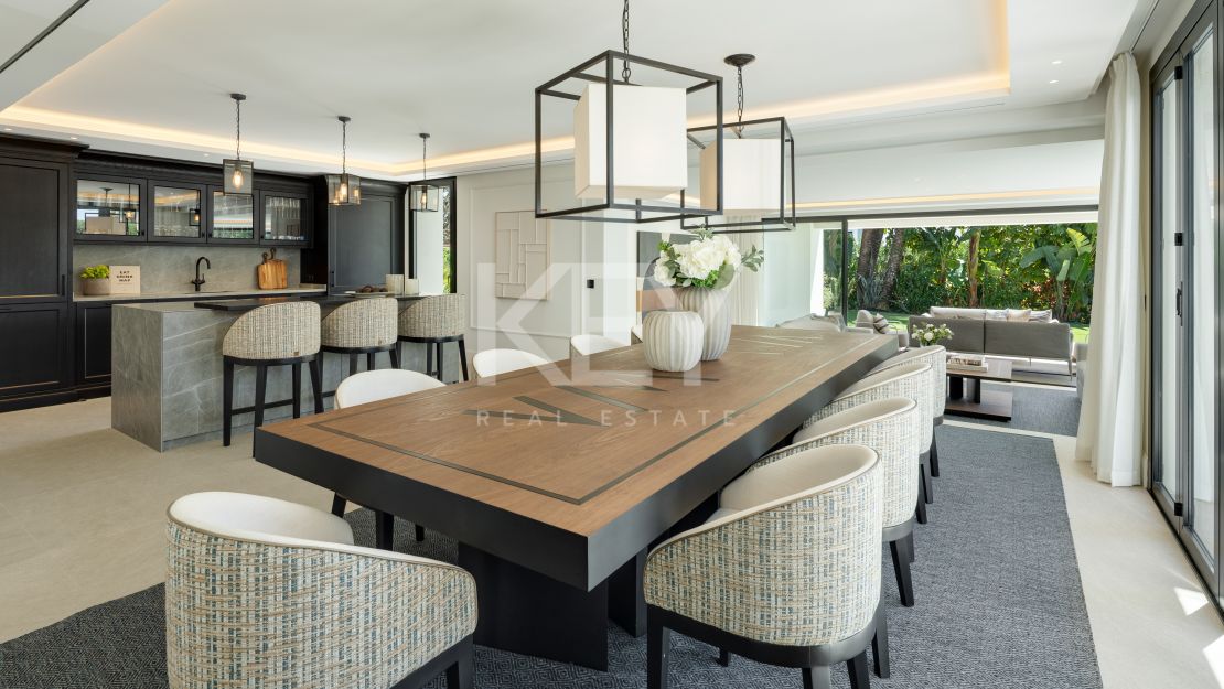 Villa moderna con vistas al mar en Nueva Andalucía