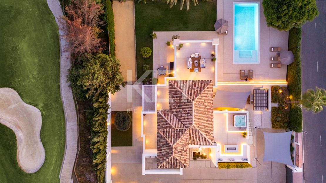 Villa moderna con vistas al mar en Nueva Andalucía