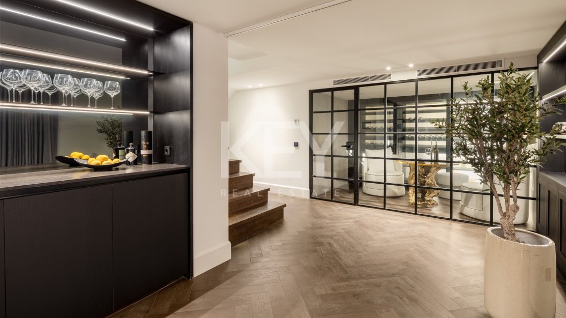 Villa moderna con vistas al mar en Nueva Andalucía