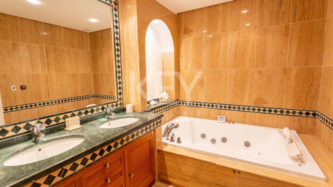 Elegant garden apartment in Sierra Blanca