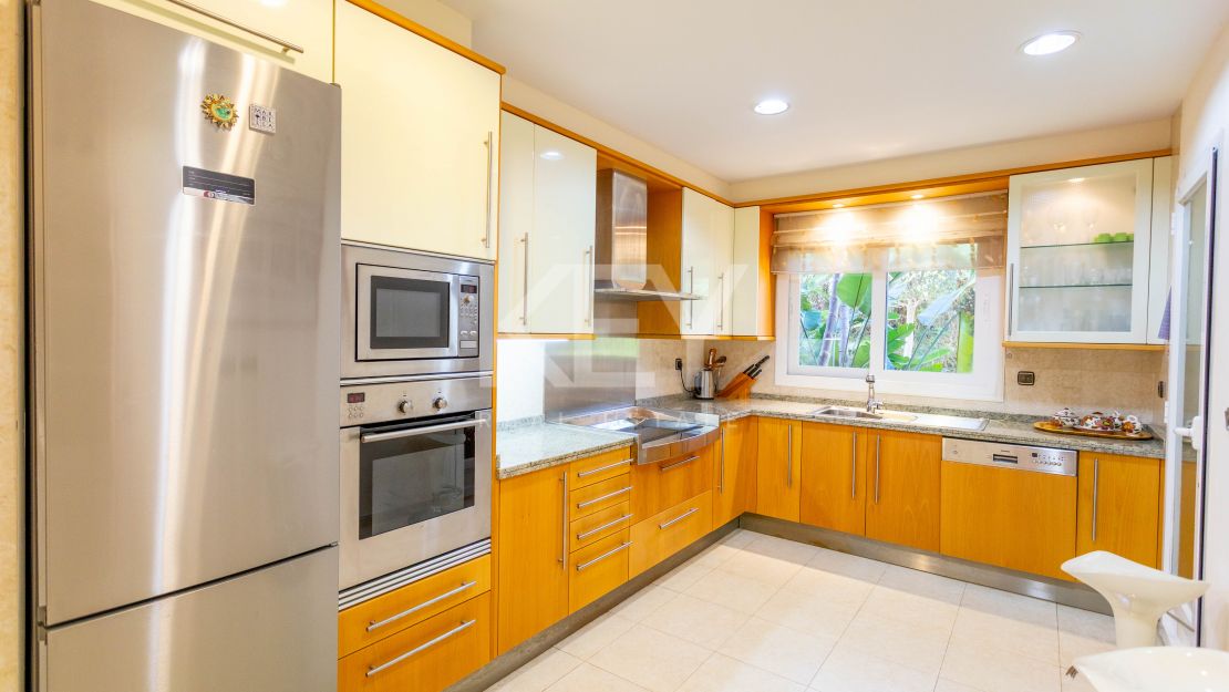 Elegant garden apartment in Sierra Blanca