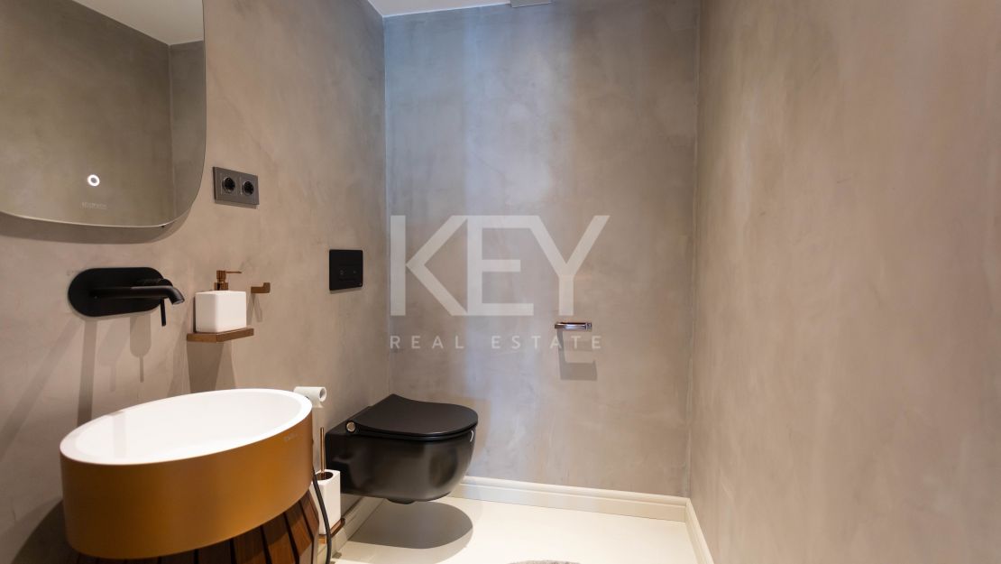 Современная пляжная вилла с уникальным дизайном в El Paraíso Barronal