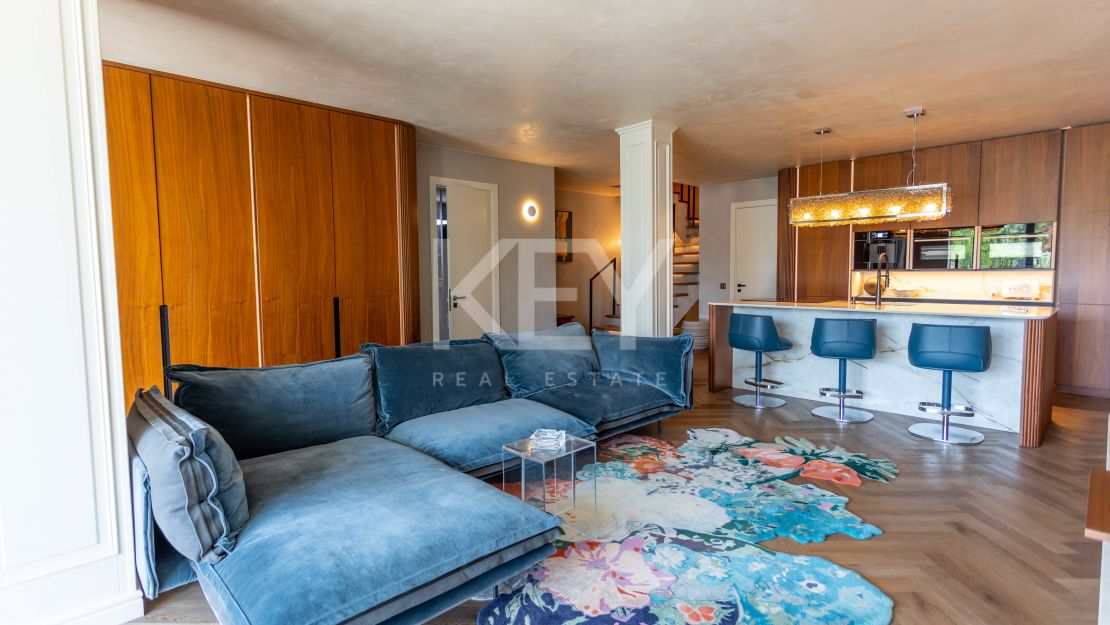 Современная пляжная вилла с уникальным дизайном в El Paraíso Barronal