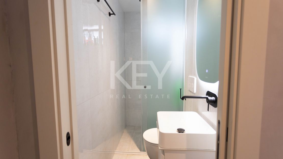 Современная пляжная вилла с уникальным дизайном в El Paraíso Barronal