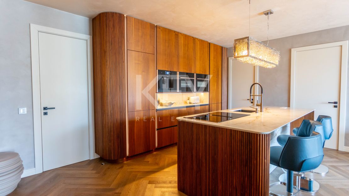 Современная пляжная вилла с уникальным дизайном в El Paraíso Barronal