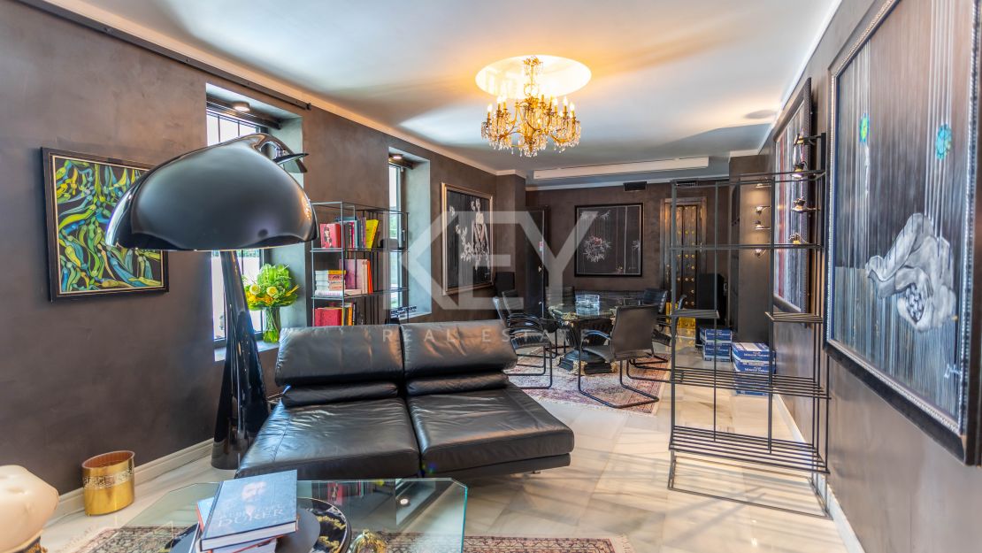 Современная пляжная вилла с уникальным дизайном в El Paraíso Barronal