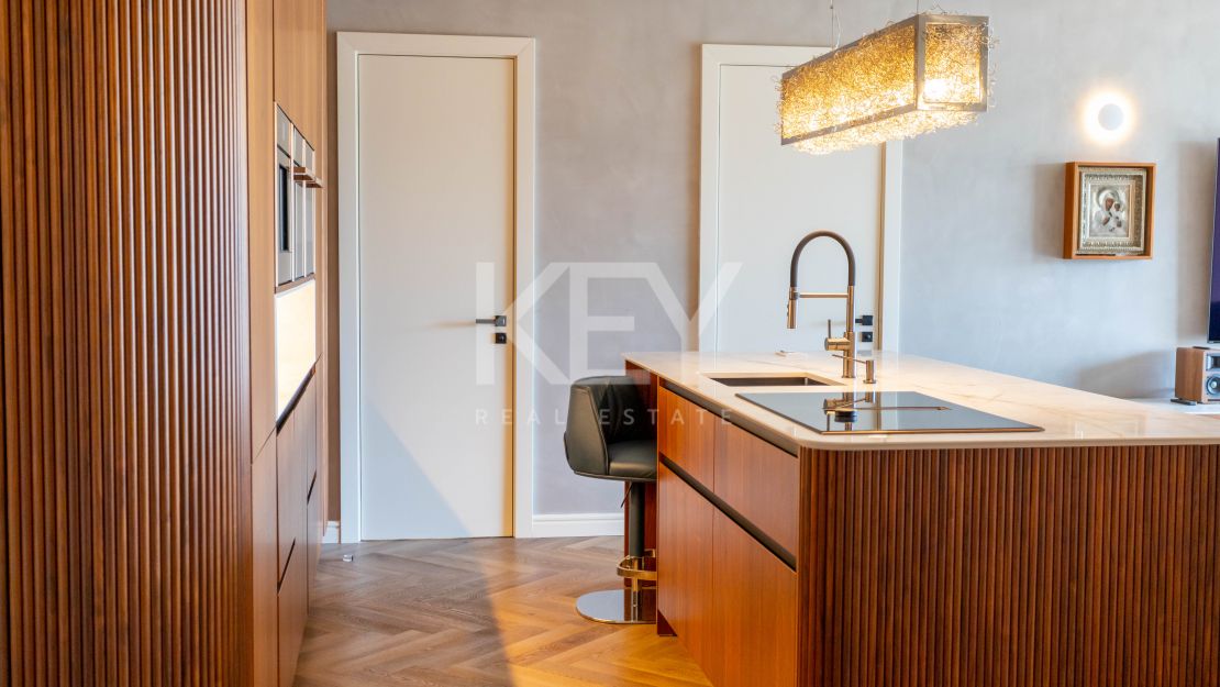 Современная пляжная вилла с уникальным дизайном в El Paraíso Barronal