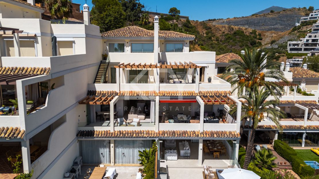 Стильные отремонтированные апартаменты с панорамным видом в Нуэва Андалусия