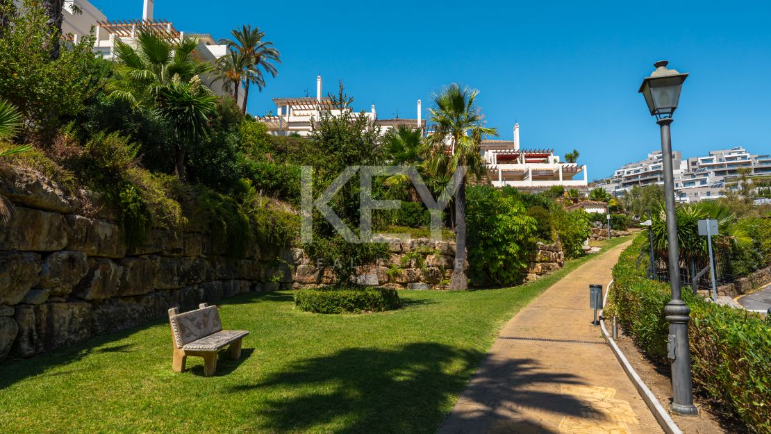 Стильные отремонтированные апартаменты с панорамным видом в Нуэва Андалусия