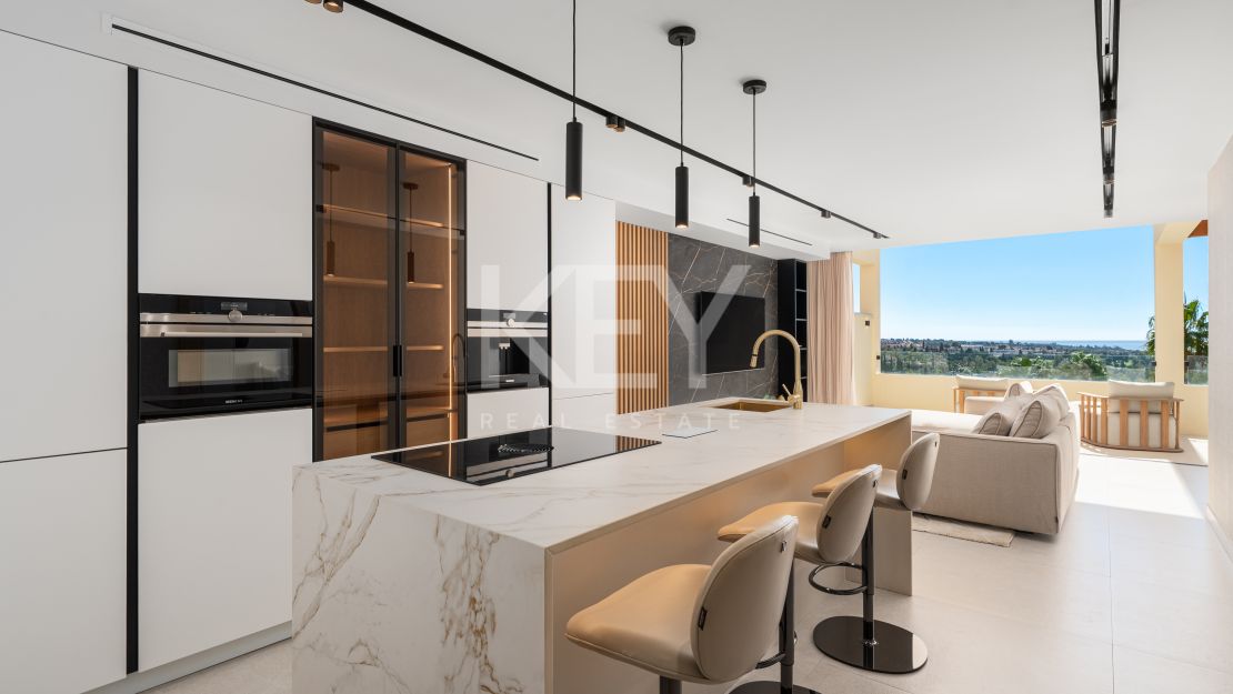 Стильные отремонтированные апартаменты с панорамным видом в Нуэва Андалусия