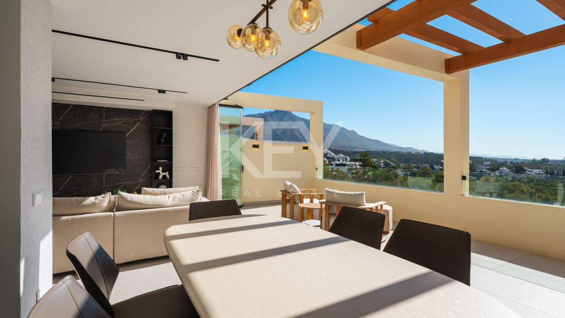 Стильные отремонтированные апартаменты с панорамным видом в Нуэва Андалусия