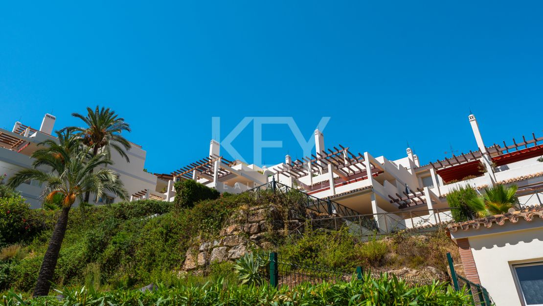 Стильные отремонтированные апартаменты с панорамным видом в Нуэва Андалусия