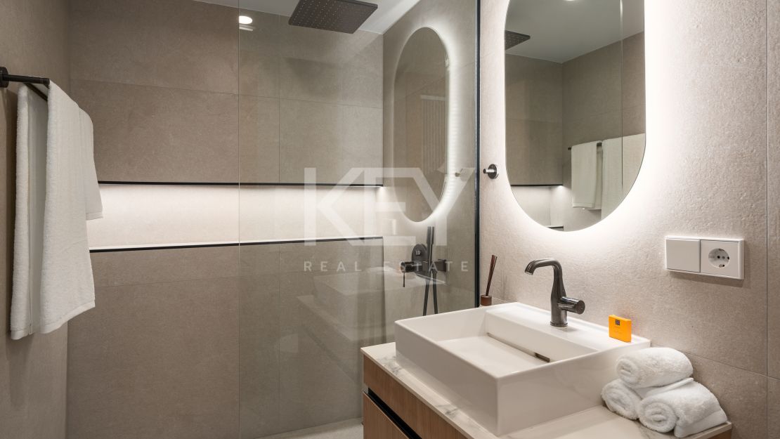 Стильные отремонтированные апартаменты с панорамным видом в Нуэва Андалусия