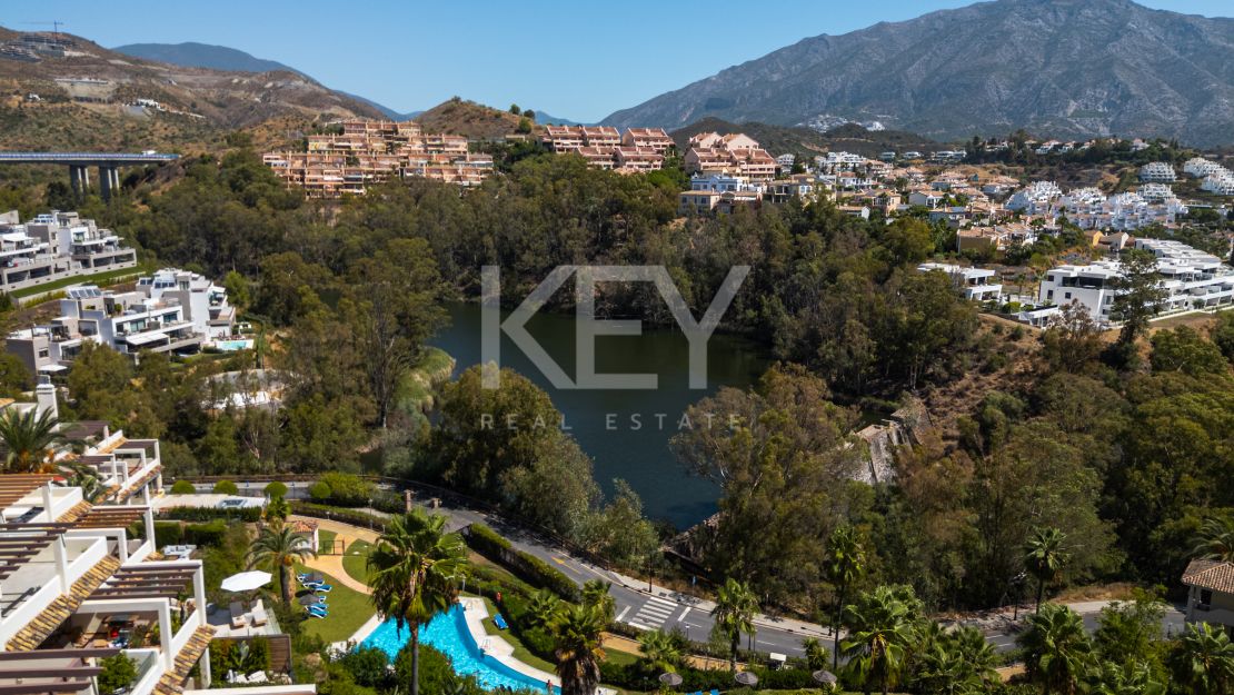 Стильные отремонтированные апартаменты с панорамным видом в Нуэва Андалусия