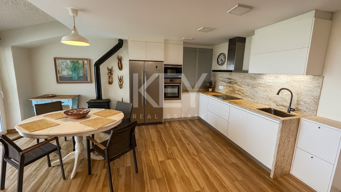 Реконструированная вилла на первой линии моря с прямым выходом к пляжу в Эстепоне