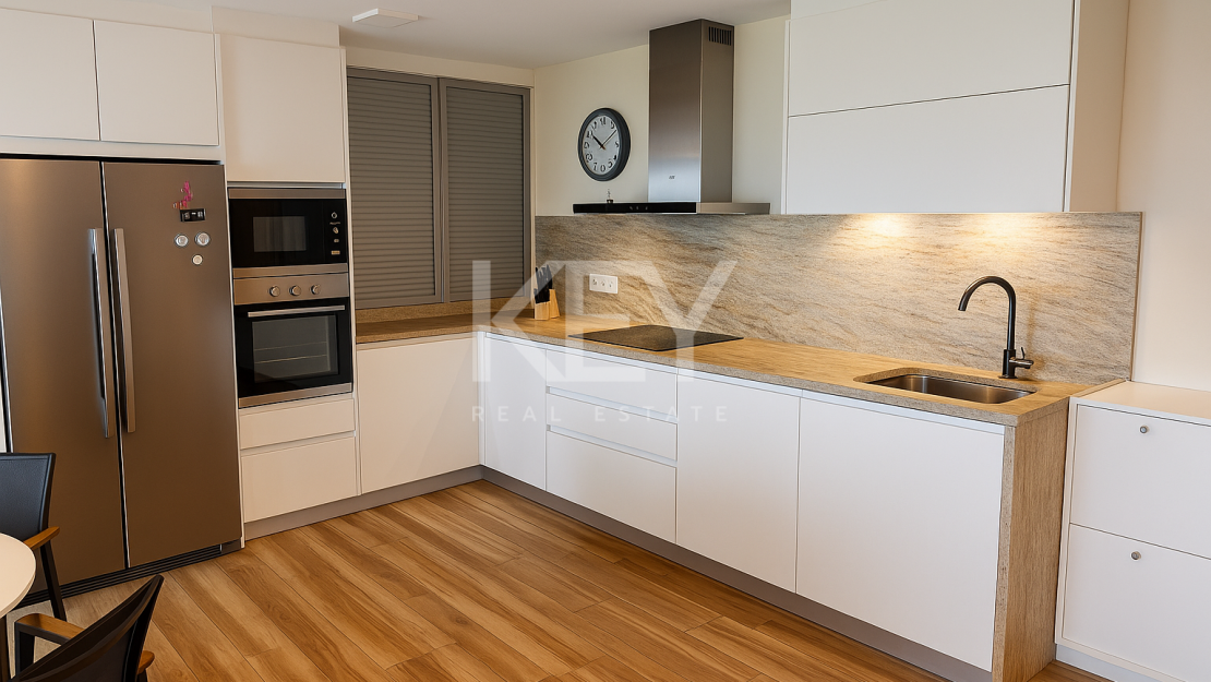 Реконструированная вилла на первой линии моря с прямым выходом к пляжу в Эстепоне