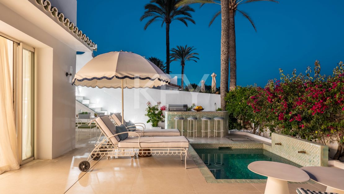 Элегантный дом у моря на Золотой Миле Марбельи