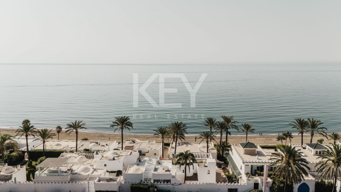 Элегантный дом у моря на Золотой Миле Марбельи