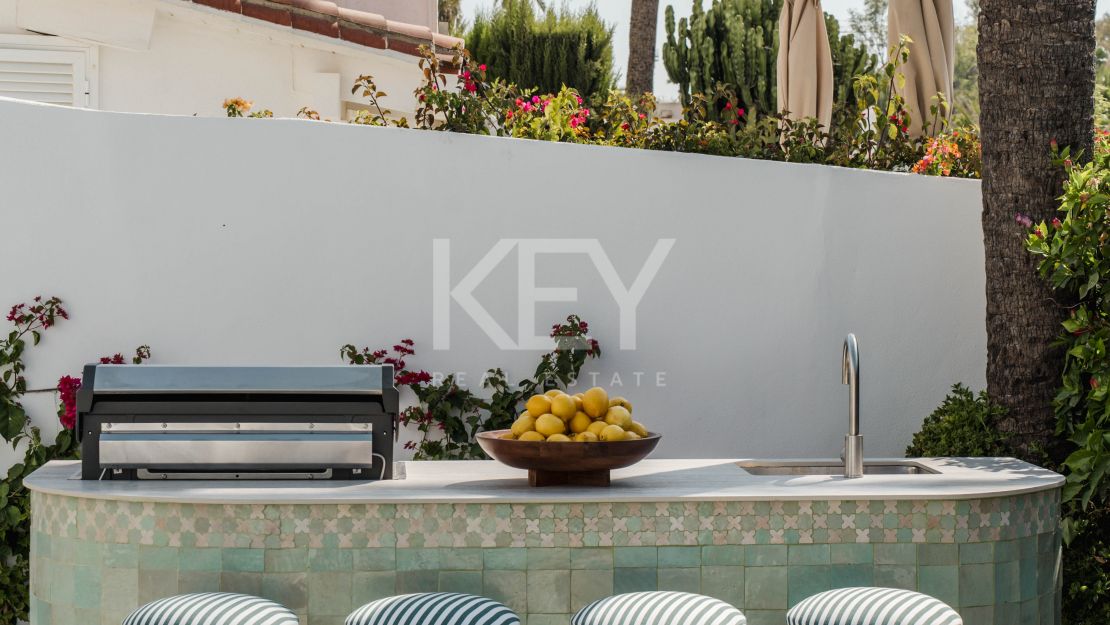 Элегантный дом у моря на Золотой Миле Марбельи