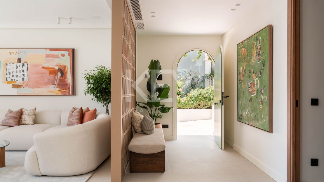 Элегантный дом у моря на Золотой Миле Марбельи