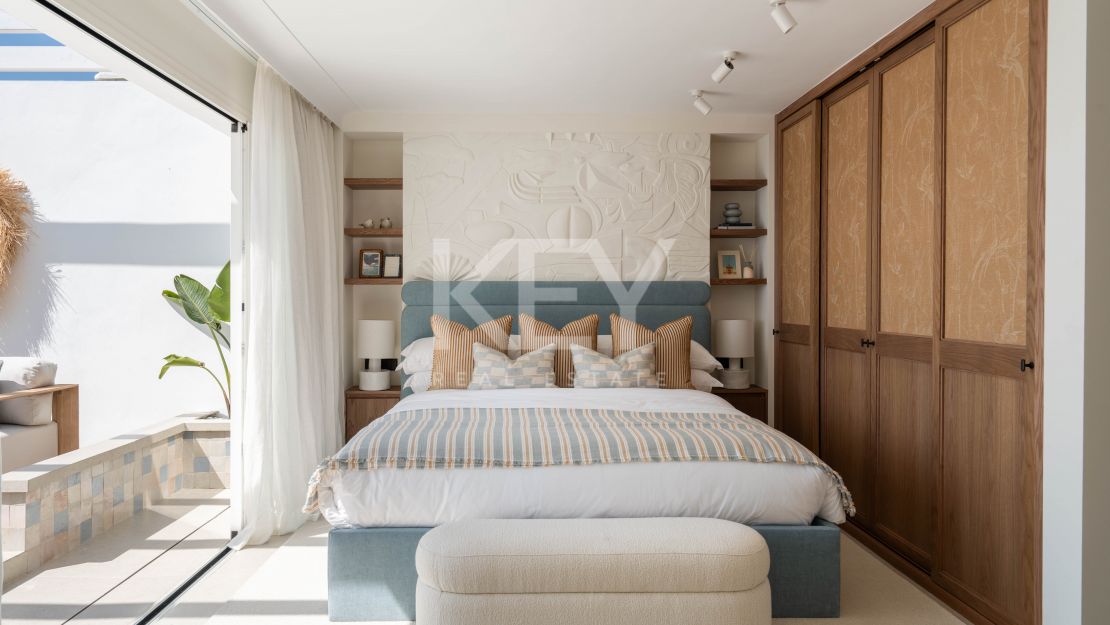 Элегантный дом у моря на Золотой Миле Марбельи