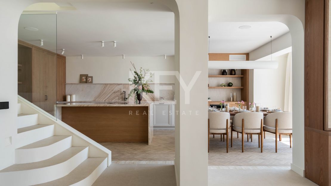 Элегантный дом у моря на Золотой Миле Марбельи