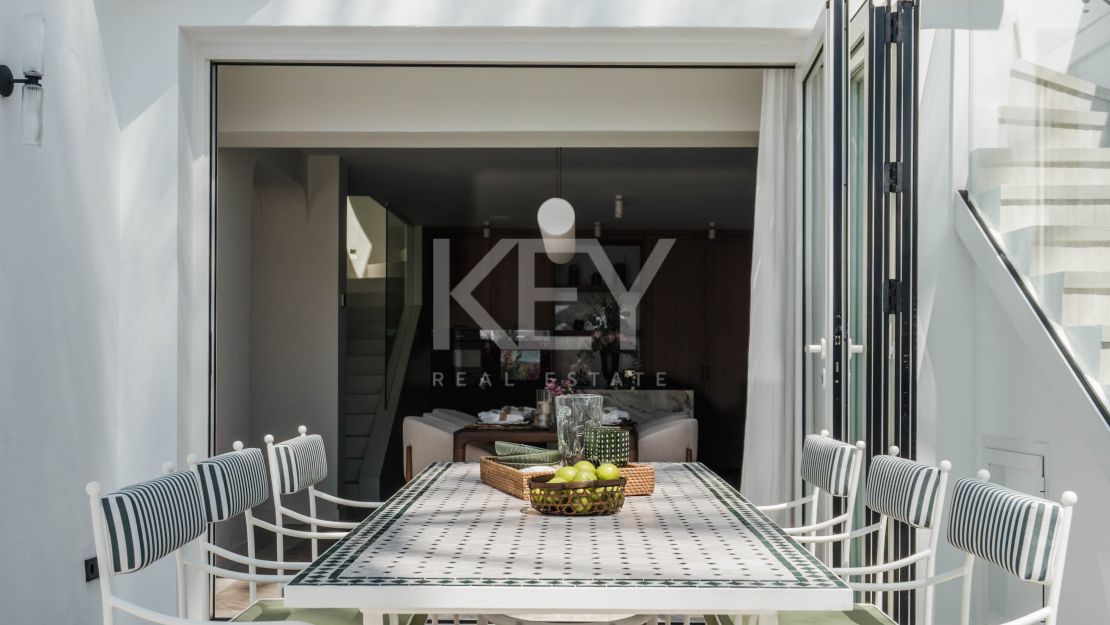 Элегантный дом у моря на Золотой Миле Марбельи