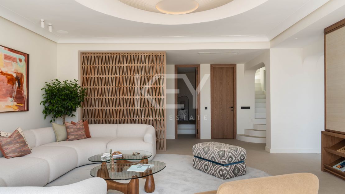 Элегантный дом у моря на Золотой Миле Марбельи