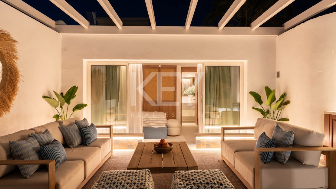 Элегантный дом у моря на Золотой Миле Марбельи