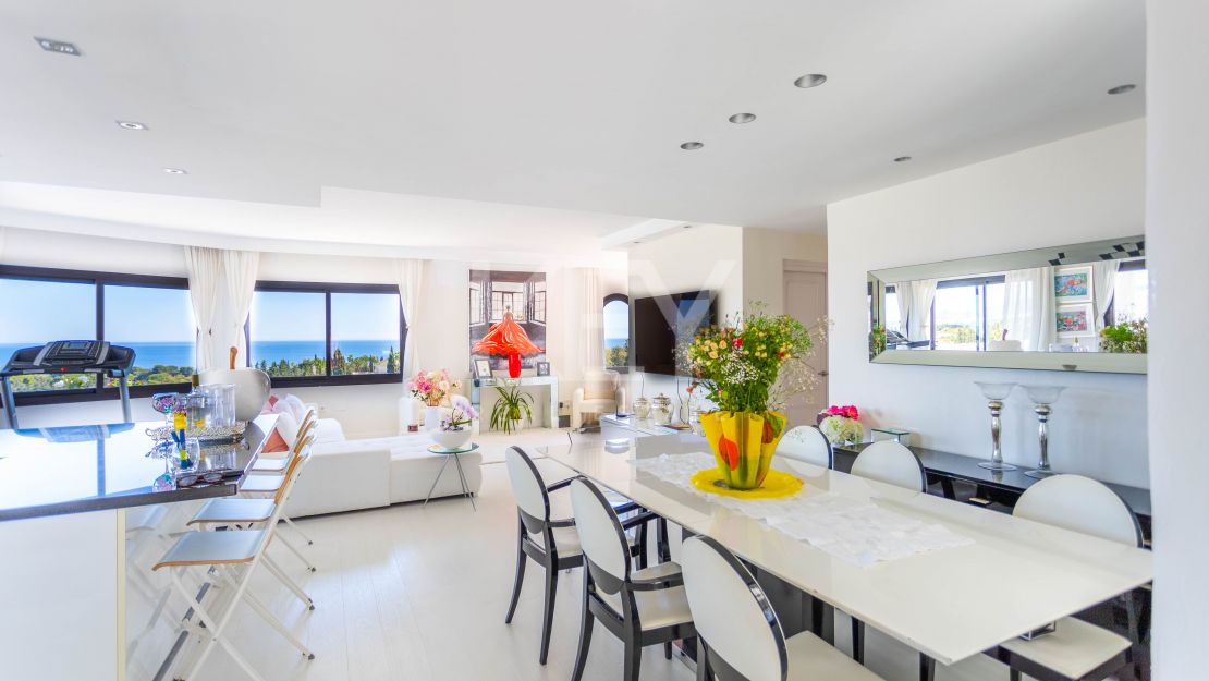 Penthouse with panoramic sea and mountain views in Marbella Golden Mile