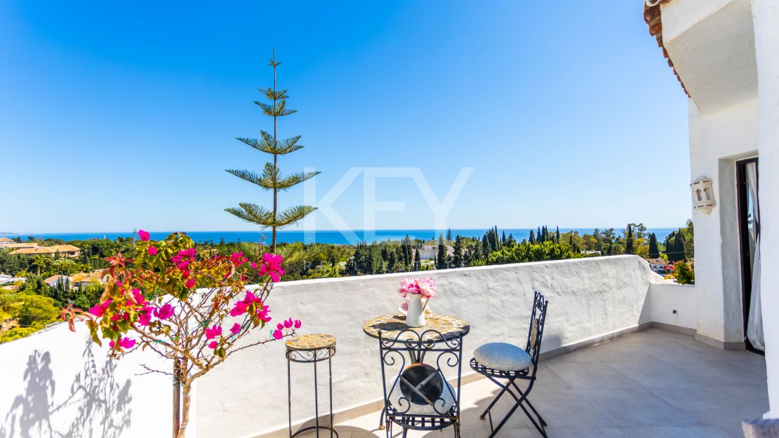 Penthouse with panoramic sea and mountain views in Marbella Golden Mile