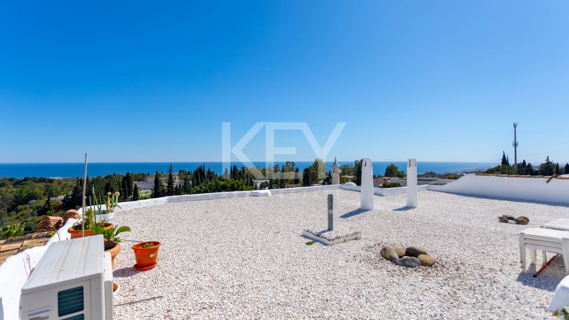Penthouse with panoramic sea and mountain views in Marbella Golden Mile