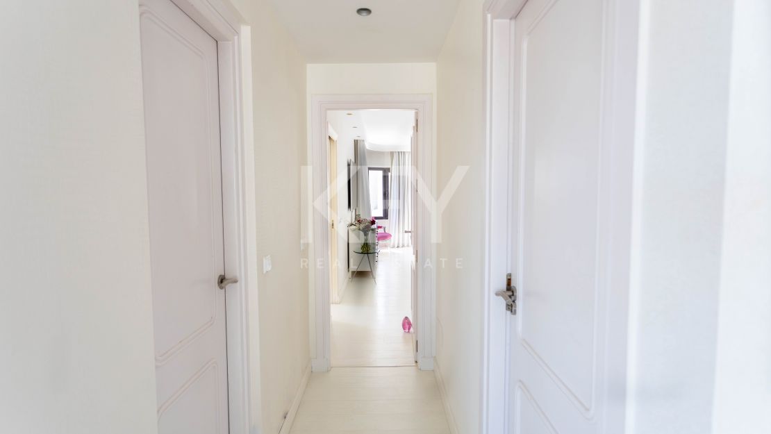 Penthouse with panoramic sea and mountain views in Marbella Golden Mile