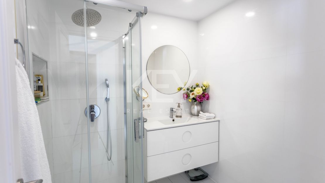 Penthouse with panoramic sea and mountain views in Marbella Golden Mile