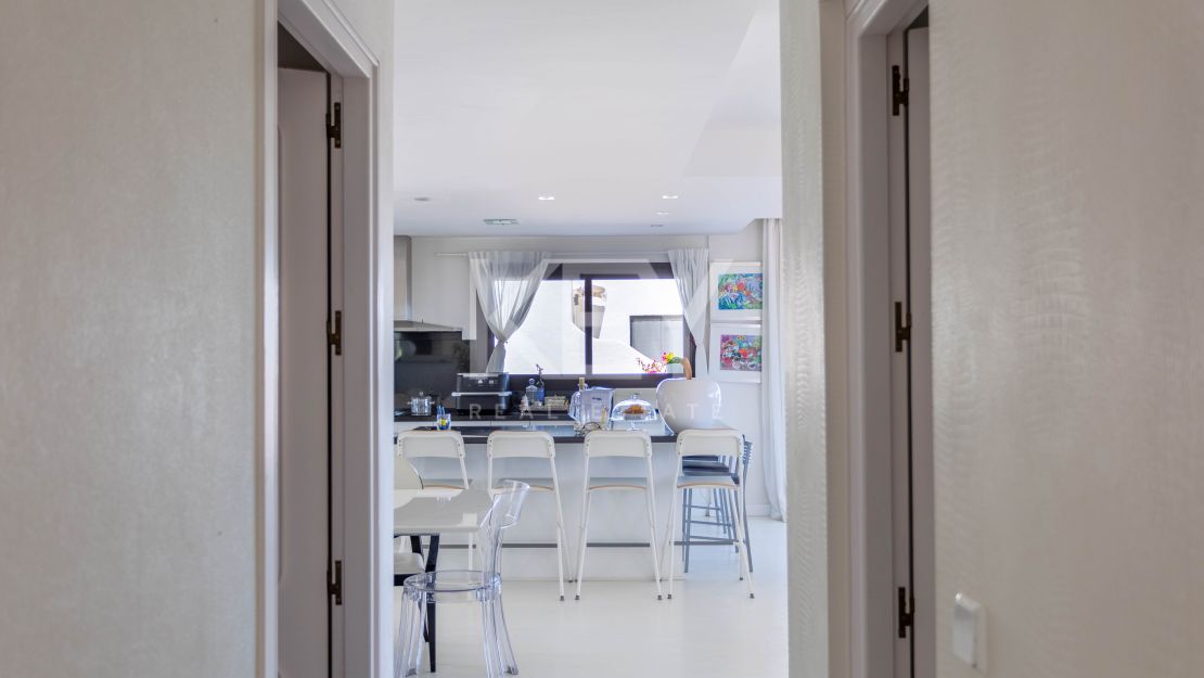 Penthouse with panoramic sea and mountain views in Marbella Golden Mile