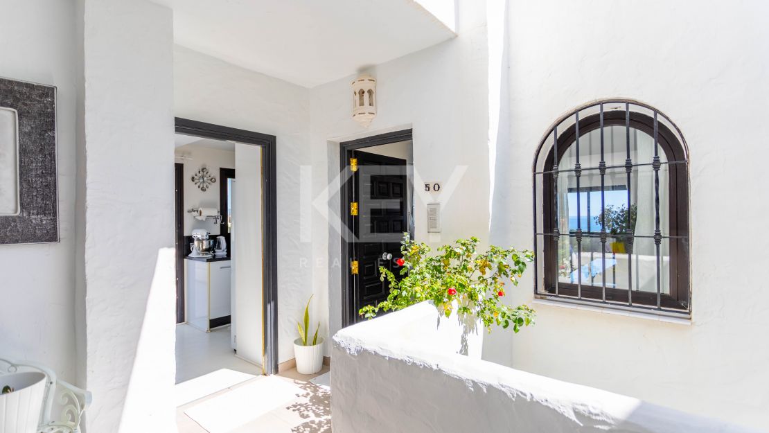 Penthouse with panoramic sea and mountain views in Marbella Golden Mile