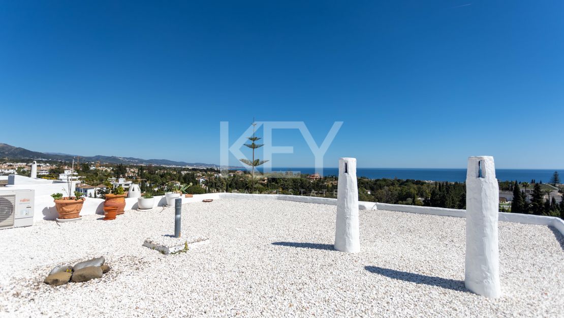 Penthouse with panoramic sea and mountain views in Marbella Golden Mile
