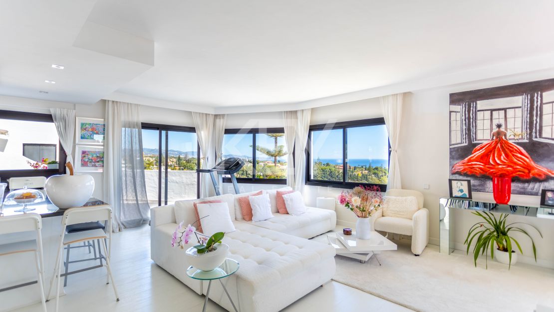 Penthouse with panoramic sea and mountain views in Marbella Golden Mile