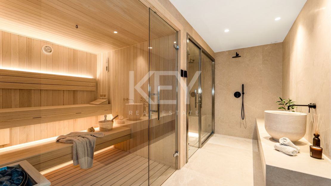 Современная вилла-шедевр с видом на гольф в Нуэва Андалусия