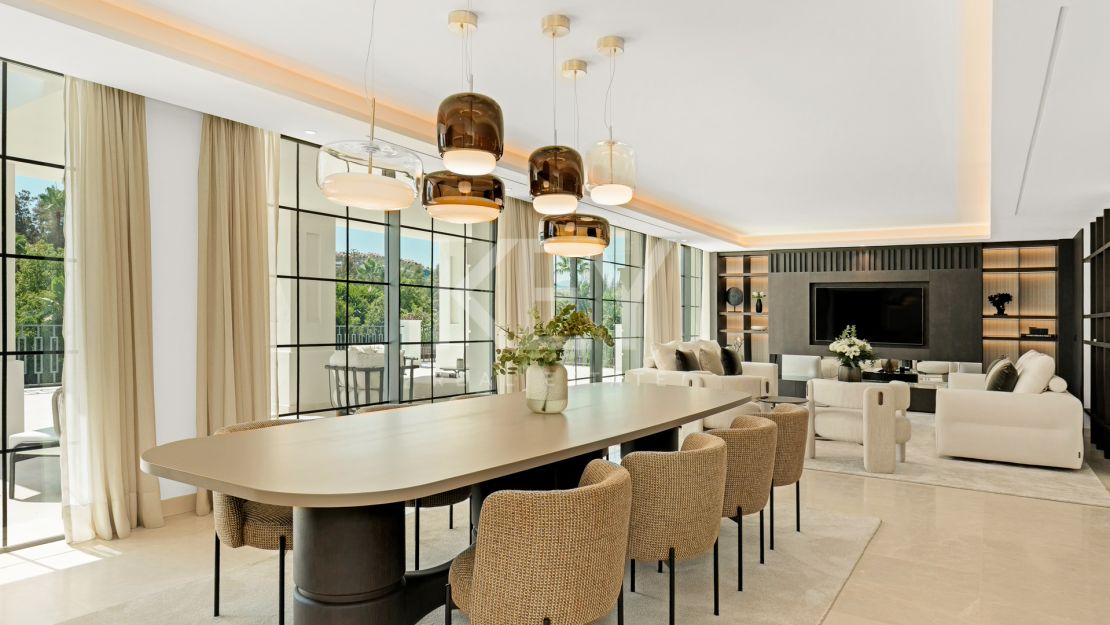 Современная вилла-шедевр с видом на гольф в Нуэва Андалусия