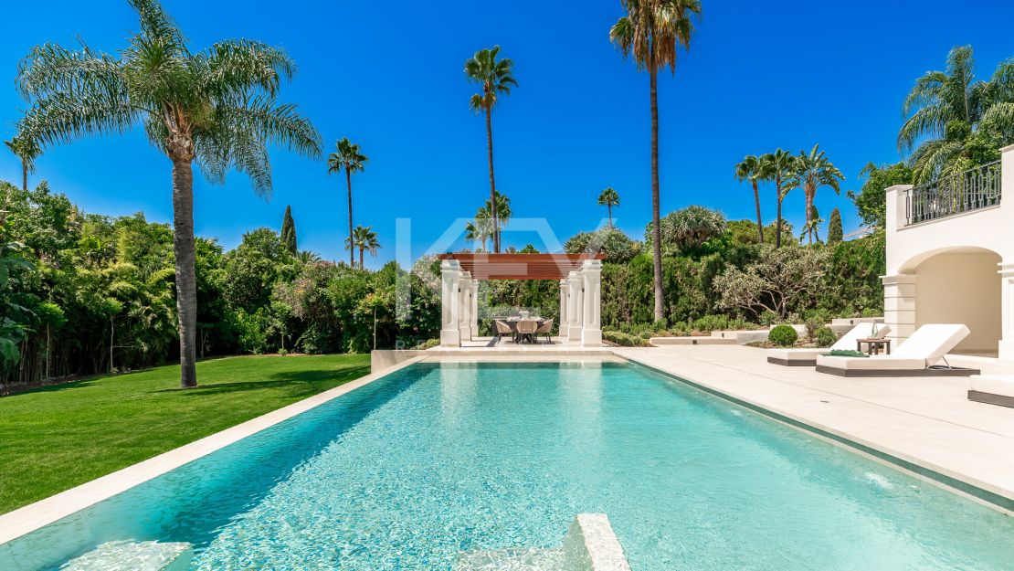 Современная вилла-шедевр с видом на гольф в Нуэва Андалусия