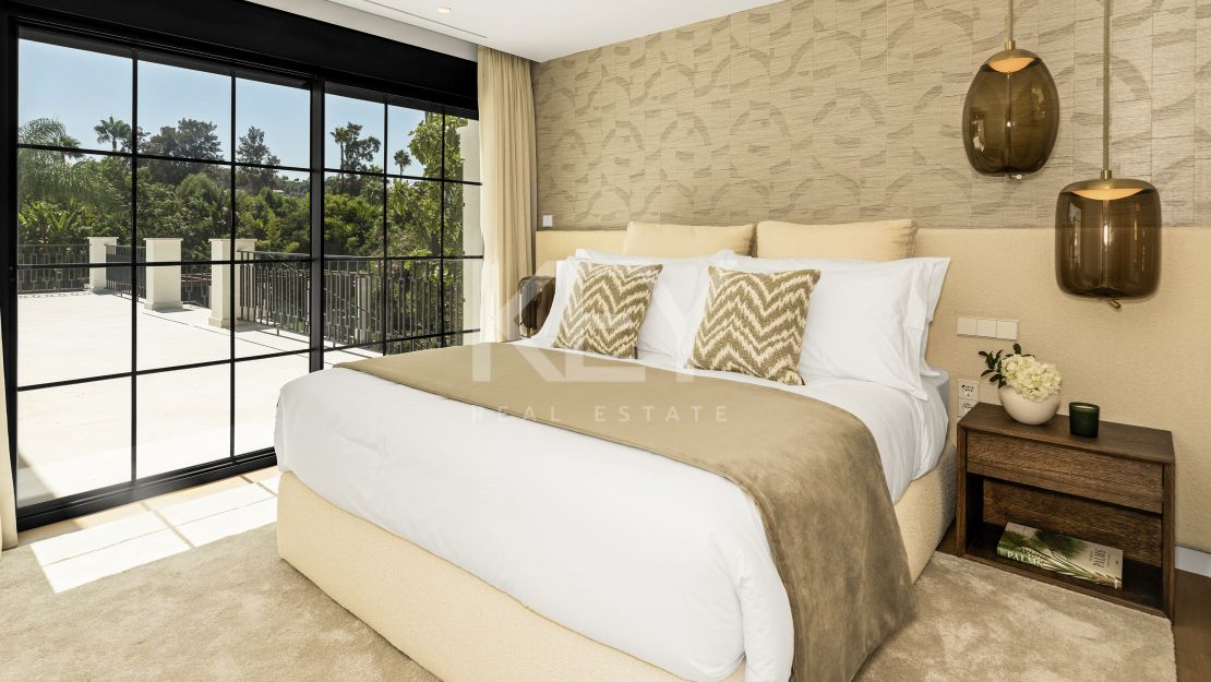 Современная вилла-шедевр с видом на гольф в Нуэва Андалусия