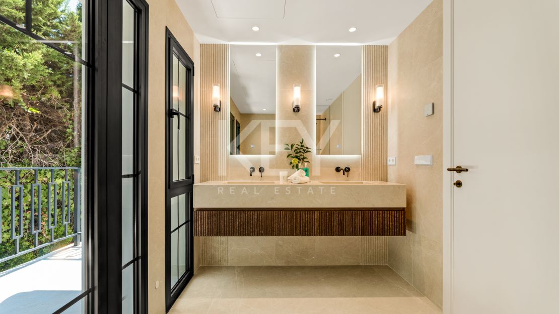 Современная вилла-шедевр с видом на гольф в Нуэва Андалусия